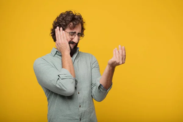 Junger Bärtiger Geschäftsmann Mit Einem Konzept — Stockfoto