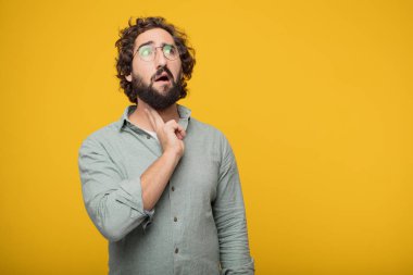 Genç sakallı işadamı bir kavramı ifade