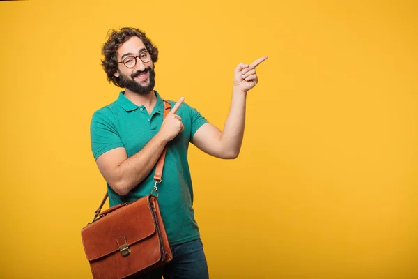 Joven Freelancer Hombre Expresando Concepto Contra Fondo Aislado Naranja —  Fotos de Stock