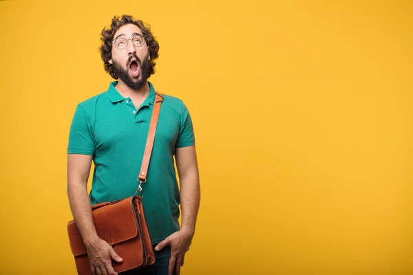 Joven Freelancer Hombre Expresando Concepto Contra Fondo Aislado Naranja —  Fotos de Stock