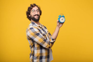 aptal poz çekim ve çalar saat ile genç deli deli adam