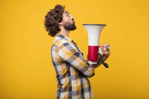 Jovem Louco Louco Pose Tola Com Megafone Conceito Anúncio — Fotografia de Stock