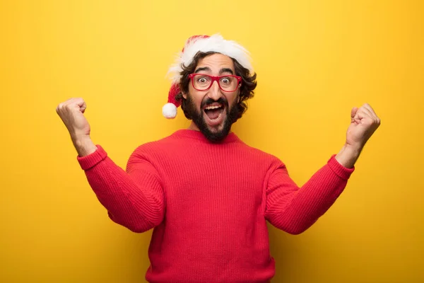 Junger Bärtiger Mann Mit Roter Brille Und Weihnachtsmann Hut — Stockfoto