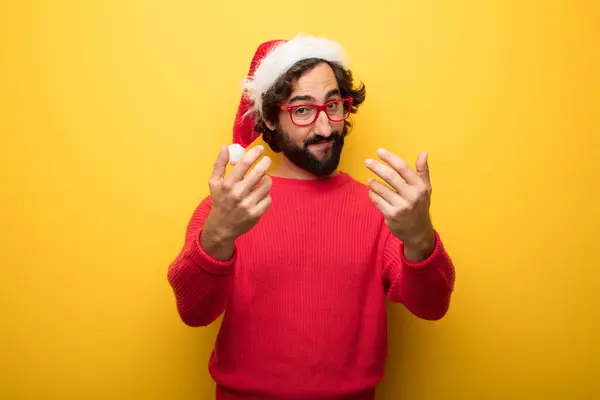 Молодой Чокнутый Бородатый Мужчина Красных Очках Шляпе Санта Клауса — стоковое фото