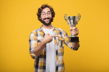 aptal genç deli deli adam poz bir ödül.