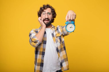 aptal poz çekim ve çalar saat ile genç deli deli adam