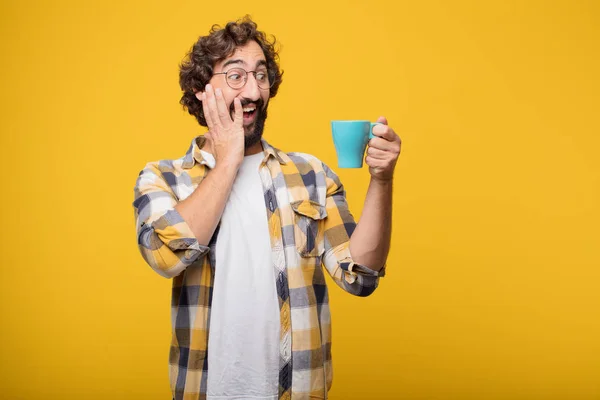 Jovem Louco Louco Homem Tolo Posar Com Café — Fotografia de Stock