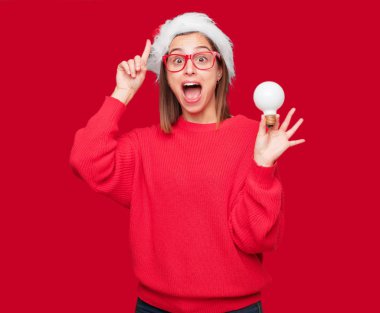 Genç güzel kadın Noel kavramı. Düzenlenebilir arka plan.