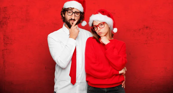 Jovem Casal Expressando Conceito Natal Casal Fundo Diferentes Camadas — Fotografia de Stock