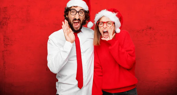 Jovem Casal Expressando Conceito Natal Casal Fundo Diferentes Camadas — Fotografia de Stock