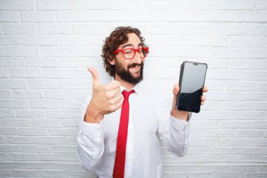 Çılgın işadamı bir kavramı ifade. Tuğla duvar arka plan.