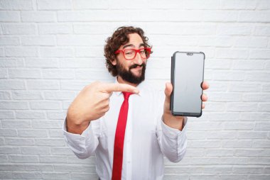 Çılgın işadamı bir kavramı ifade. Tuğla duvar arka plan.