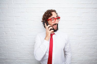 Çılgın işadamı bir kavramı ifade. Tuğla duvar arka plan.