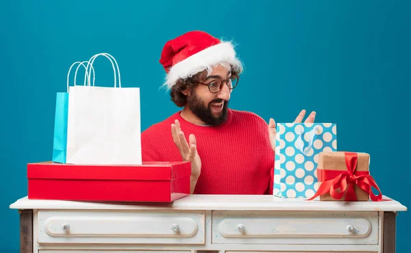 Jonge Man Met Geschenken Kerst Concept — Stockfoto