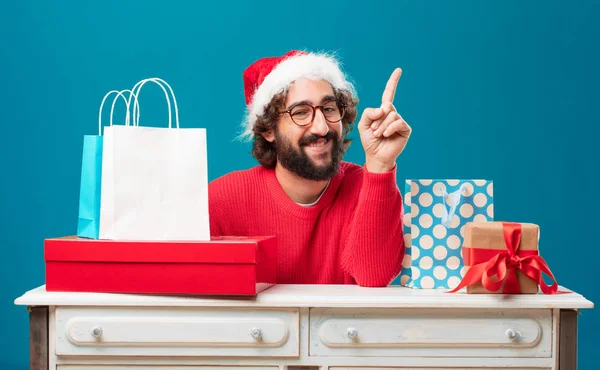 Junger Mann Mit Geschenken Weihnachtskonzept — Stockfoto