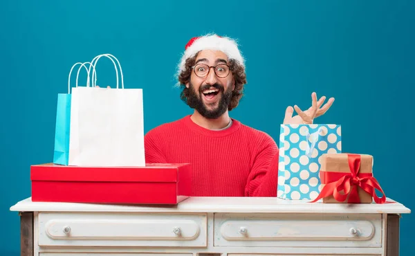 Jonge Man Met Geschenken Kerst Concept — Stockfoto