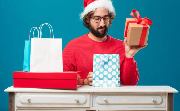 Junger Mann Mit Geschenken Weihnachtskonzept — Stockfoto