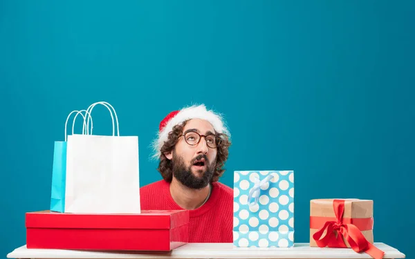 Jonge Man Met Geschenken Kerst Concept — Stockfoto