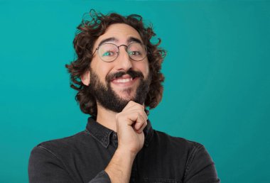 Genç güzel sakallı adam poz