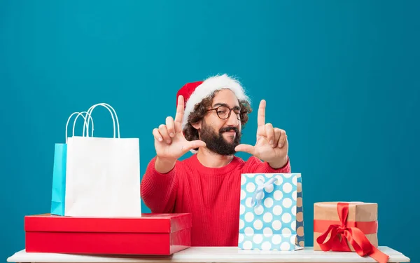 Jonge Man Met Geschenken Kerst Concept — Stockfoto