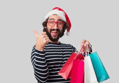 Alışveriş torbaları ile genç deli adam. Noel kavramı.