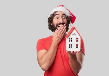 Ev modeli olan genç deli adam. Noel kavramı.
