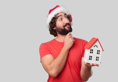 Ev modeli olan genç deli adam. Noel kavramı.