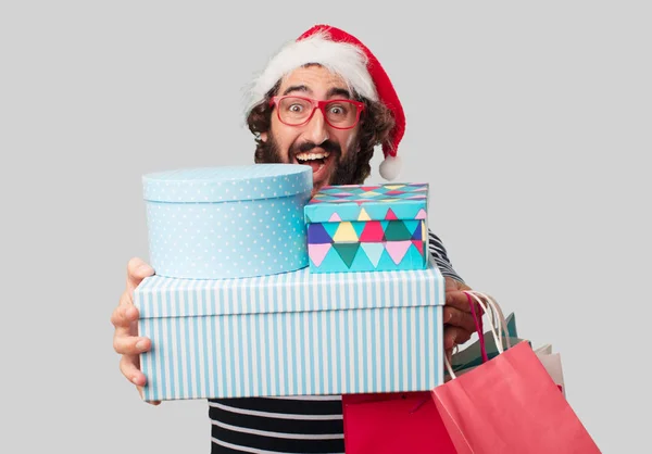クリスマス プレゼントの買い物袋と狂った若者 — ストック写真