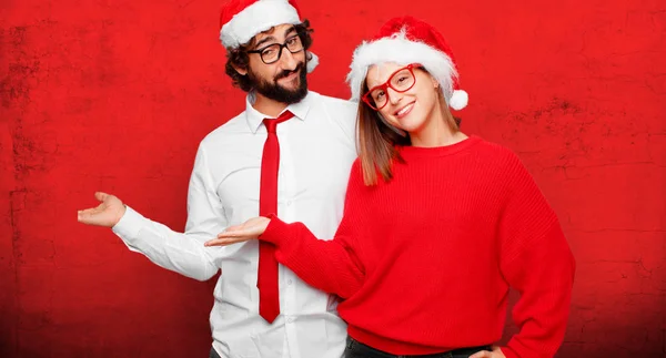 Jovem Casal Expressando Conceito Natal Casal Fundo Diferentes Camadas — Fotografia de Stock