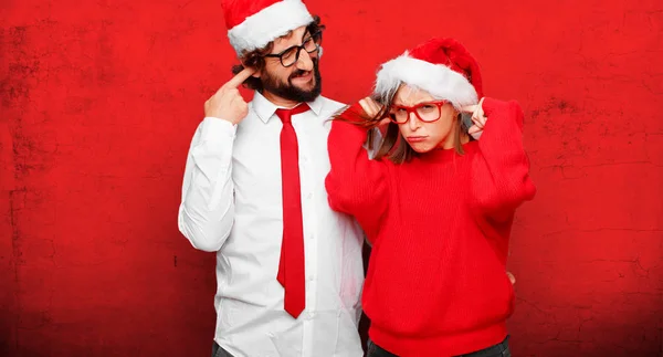 Jovem Casal Expressando Conceito Natal Casal Fundo Diferentes Camadas — Fotografia de Stock