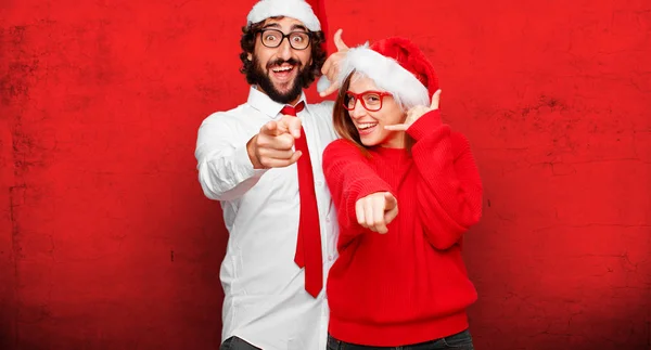 Jovem Casal Expressando Conceito Natal Casal Fundo Diferentes Camadas — Fotografia de Stock