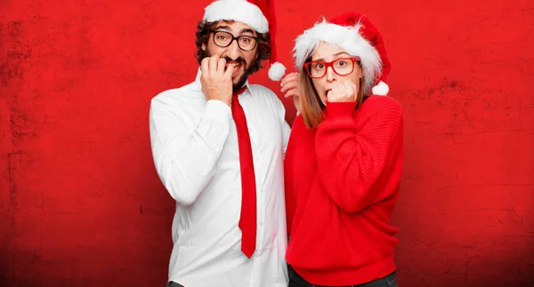 Jovem Casal Expressando Conceito Natal Casal Fundo Diferentes Camadas — Fotografia de Stock