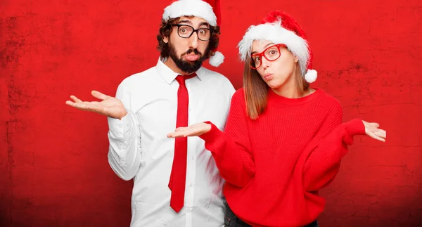 Jovem Casal Expressando Conceito Natal Casal Fundo Diferentes Camadas — Fotografia de Stock