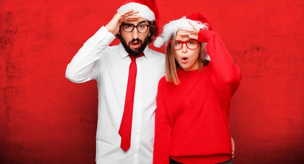 Jovem Casal Expressando Conceito Natal Casal Fundo Diferentes Camadas — Fotografia de Stock