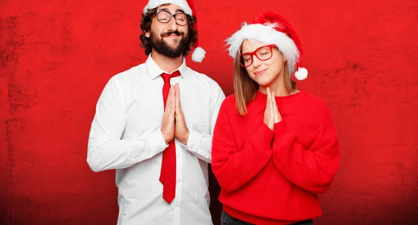 Jovem Casal Expressando Conceito Natal Casal Fundo Diferentes Camadas — Fotografia de Stock