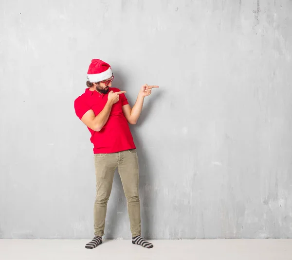 若い男が狂気フルボディ クリスマス コンセプト — ストック写真