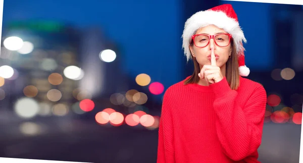 Junge Hübsche Frau Weihnachtskonzept Editierbarer Hintergrund — Stockfoto