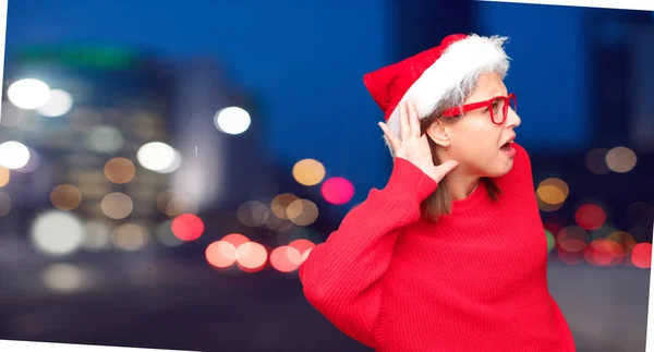 Junge Hübsche Frau Weihnachtskonzept Editierbarer Hintergrund — Stockfoto