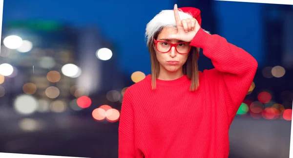 Junge Hübsche Frau Weihnachtskonzept Editierbarer Hintergrund — Stockfoto