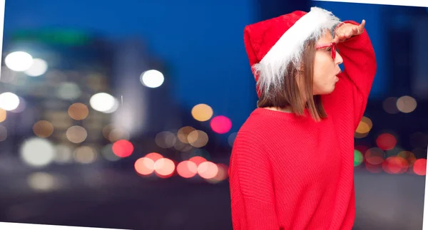 Junge Hübsche Frau Weihnachtskonzept Editierbarer Hintergrund — Stockfoto