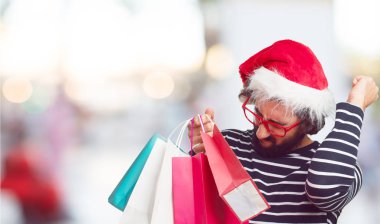 Noel Baba şapkası genç adam. Noel kavramı.