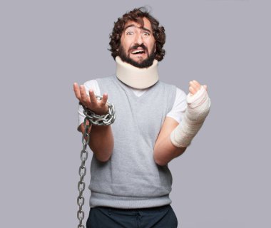 Genç adam kırık kemikler. Yaralanma ve kaza kavramı kurbanı.