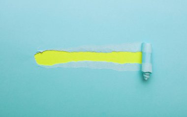 Suluboya kağıt dokusu. Sökük ve ufalanmış kopya alanı.