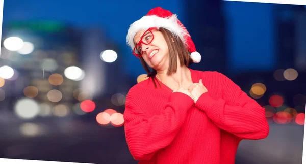 Junge Hübsche Frau Weihnachtskonzept Editierbarer Hintergrund — Stockfoto