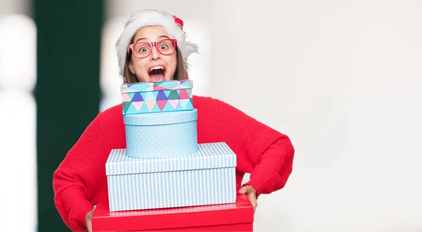 Junge Hübsche Frau Weihnachtskonzept Editierbarer Hintergrund — Stockfoto