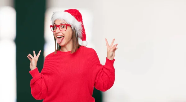 Junge Hübsche Frau Weihnachtskonzept Editierbarer Hintergrund — Stockfoto