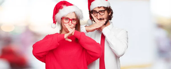 Joven Pareja Expresando Concepto Navidad Pareja Fondo Diferentes Capas —  Fotos de Stock