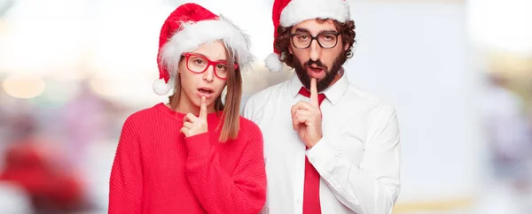 Joven Pareja Expresando Concepto Navidad Pareja Fondo Diferentes Capas — Foto de Stock