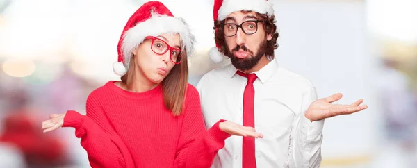 Joven Pareja Expresando Concepto Navidad Pareja Fondo Diferentes Capas — Foto de Stock