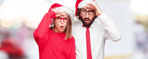 Joven Pareja Expresando Concepto Navidad Pareja Fondo Diferentes Capas — Foto de Stock